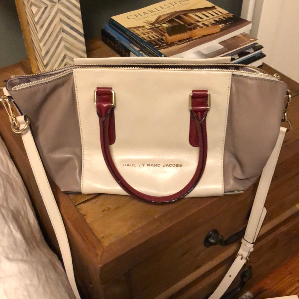 Handbag - Picture 2 of 4